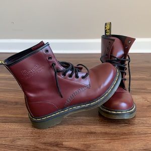 LIKE NEW! Dr Martens 1460 Smooth Leather Lace Up Boots